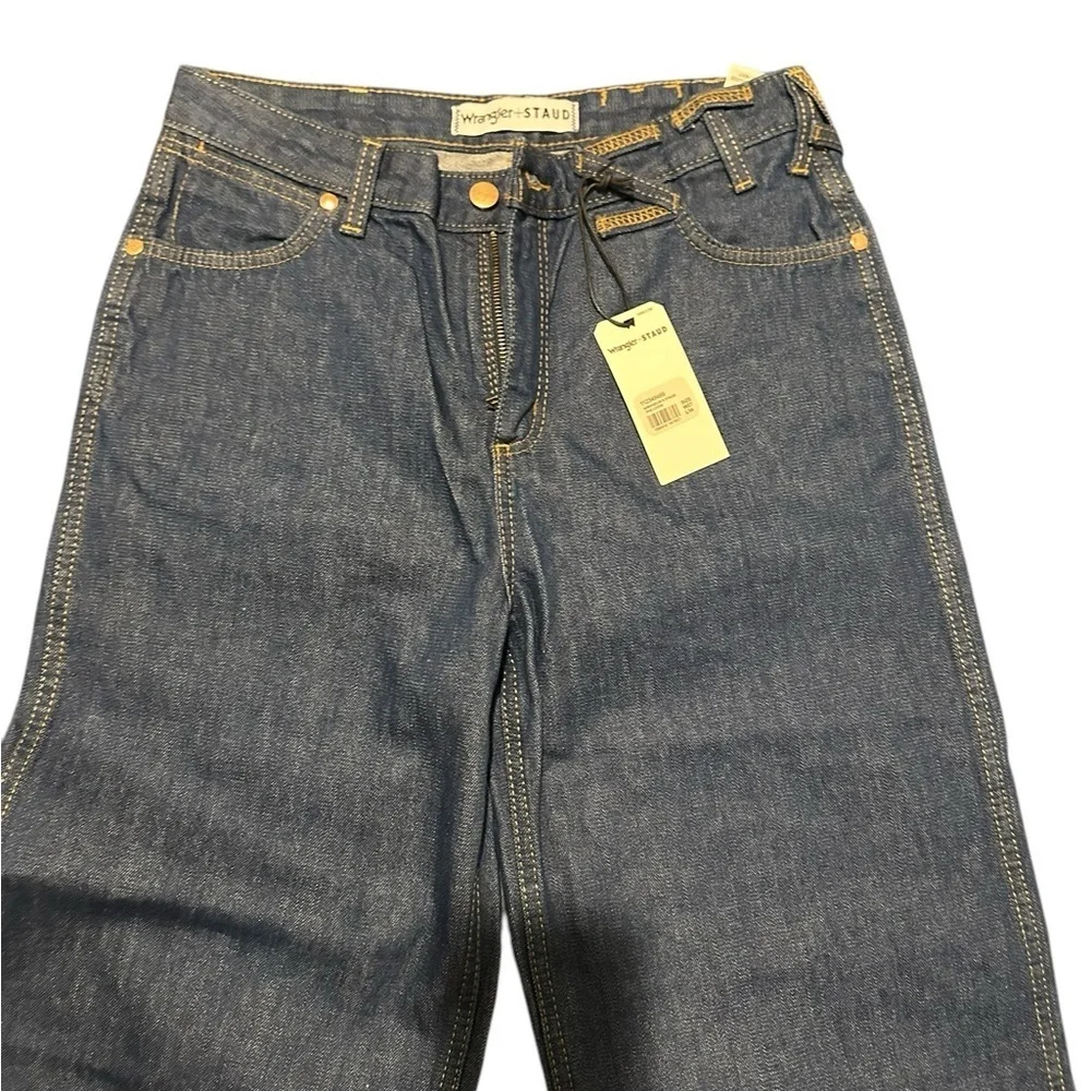 Wrangler Blue Relaxed Fit Jeans with Timeless Appeal